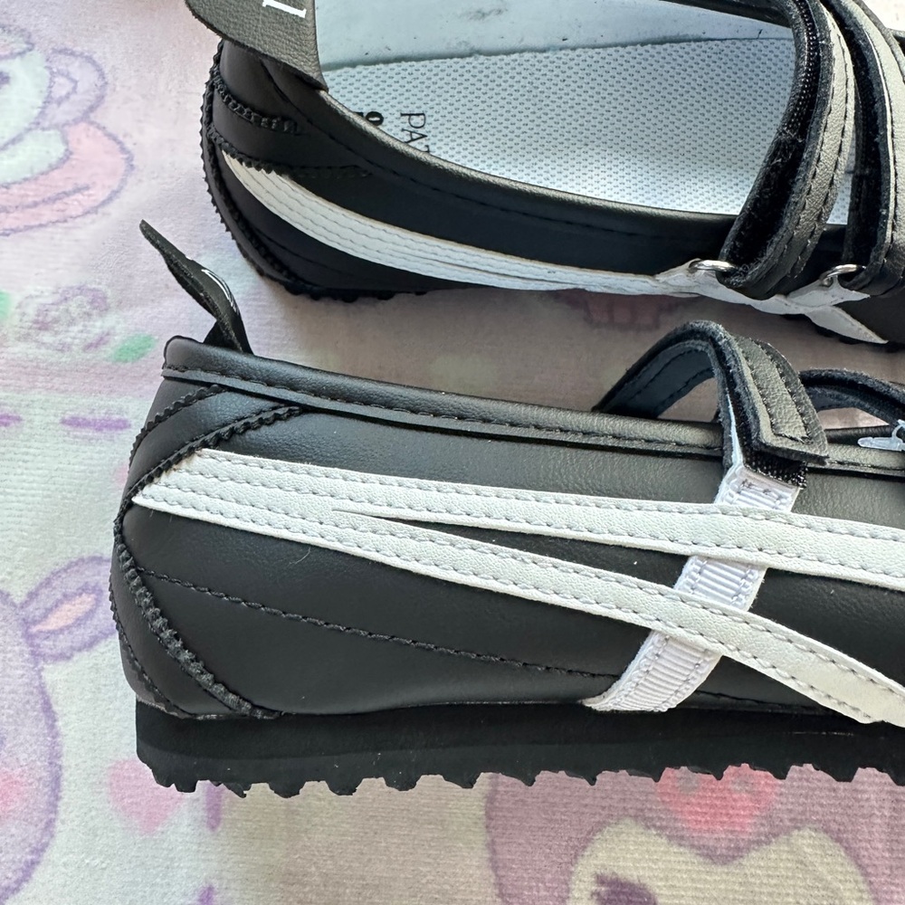 Onitsuka Tiger by Asics Kids Black & White Mary Jane Sneakers with Double Straps - Picture 3 of 9